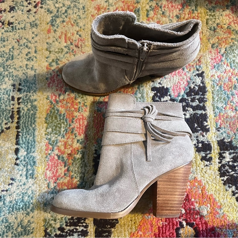 Sole Society Rumi Tassel Taupe Suede Ankle Booties Women's Size 7